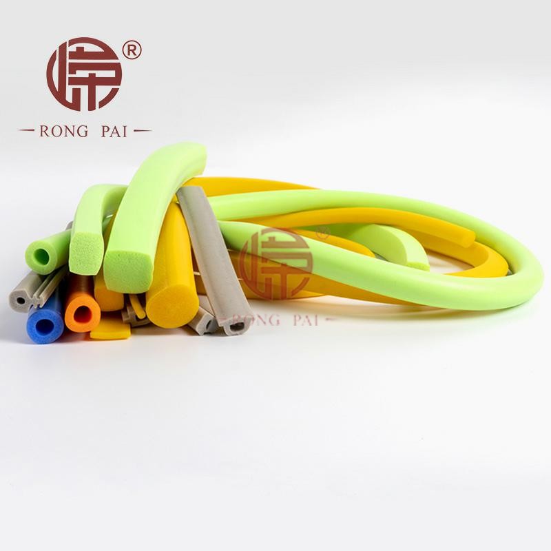 硅橡胶发泡密封条（tiáo）有哪些类型又有哪（nǎ）些优缺点？-常州嵘牌橡塑制品有（yǒu）限公司